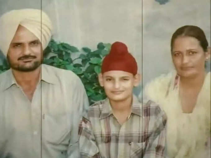 Sidhu Moosewala with Parent