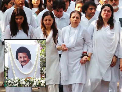 Pankaj Udhas Funeral: पंचतत्‍व में विलीन हुए पंकज उधास, बेसुध पत्‍नी और बेटियों के आंसू देख कचोट जाएगा कलेजा