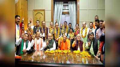राज्यसभा चुनाव जीतने के BJP खेमे में खुशी की लहर, सीएम योगी से मिले आठों प्रत्याशी, खिलाया लड्डू