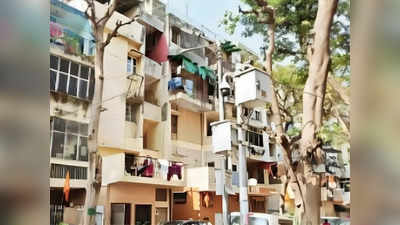 इमरजेंसी में मरीजों की जान आफत में आ जाती है... डरा रही दिल्ली की यह जर्जर बिल्डिंग