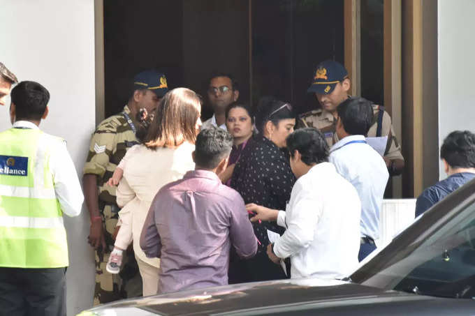 Raha with at Ranbir Kapoor and Alia bhatt left for Jamnagar