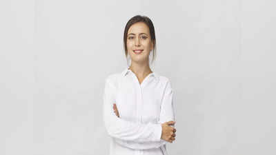 White Shirt Care: গরমে পরার জন্যে বেশ আরামদায়ক সাদা শার্ট! জানেন কী ভাবে যত্ন নিলে জেল্লা থাকবে অটুট?