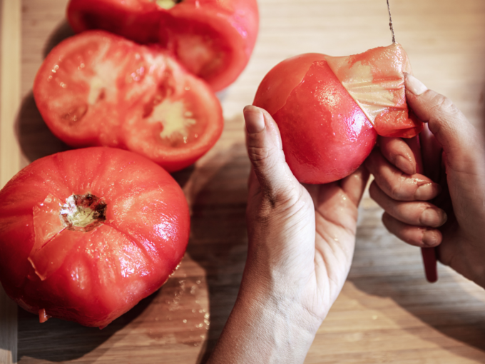 boiled tomato peeling cutting