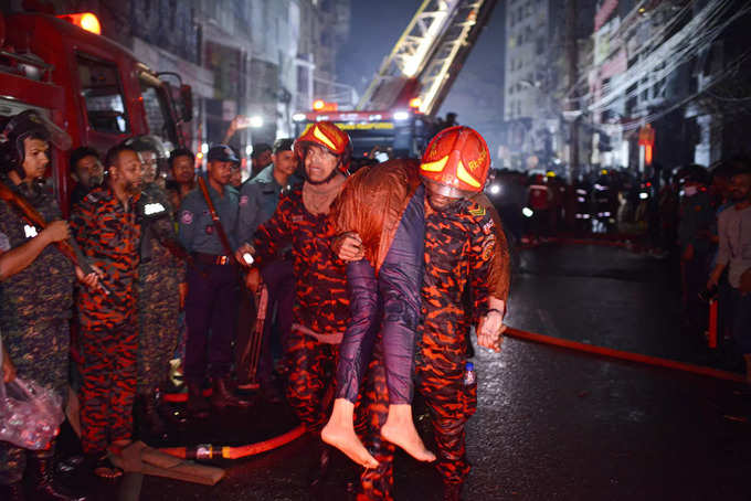 Fire at shopping mall in Bangladesh&#39;s capital kills at least 43 people