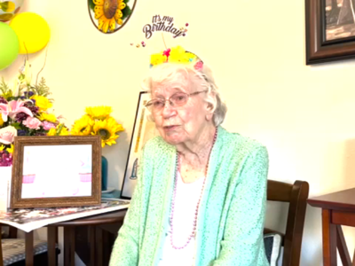 100 साल की महिला ने मनाया 25वां जन्मदिन, ट्विस्ट जानकर आप भी रह जाएंगे हैरान