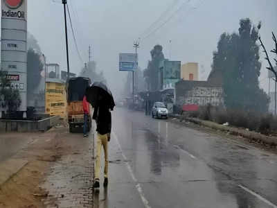 घने काले बादल, तेज सर्द हवाएं... बारिश के बाद बदला दिल्ली-NCR का मूड, आज कैसा रहेगा मौसम?