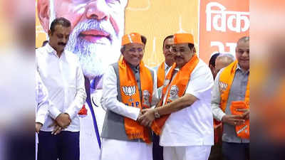 गुजरात: कांग्रेस के पूर्व प्रदेश अध्यक्ष अर्जुन मोढवाडिया BJP में शामिल, अंबरीश डेर ने भी पहना केसरिया पटका