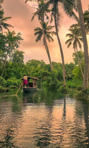 குட்டி சொர்க்கம்... கேரளாவின் பூவார் தீவு பற்றி தெரியுமா? 