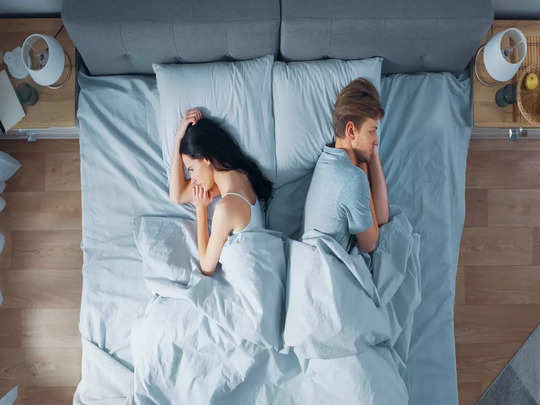 ऐसे लोग पार्टनर से आज ही लें Sleep Divorce, पहली रात से...                                         