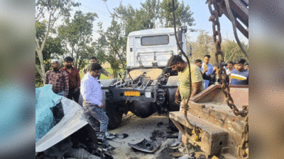 Bulandshahr Accident: ट्रक में घुसी तेज रफ्तार कार, तीन घायल, चार लोगों की मौत