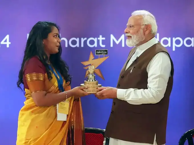 1. कीर्तिका गोविंदसामी