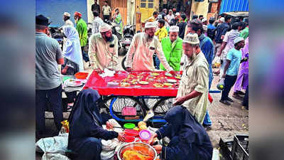 इबादत का दौर शुरू, हवा में घुली रमजान की मिठास.. पहला रोजा मुकम्मल, बाजार में खजूर,फल और सेवईं की दुकानें सजीं