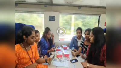 Girls Viral Video: वंदे भारत ट्रेन में लड़कियों की टोली ने किया ऐसा कमाल, वीडियो देख यूजर्स बोले- हेडफोन लगाकर सुने मजा आ जाएगा