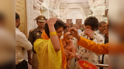 Priyanka Chopra पिवळी साडी व भारतीय साजश्रृंगारात निकसोबत अयोध्येतील रामचरणी लीन, क्युट मालतीवर खिळल्या लाखो नजरा