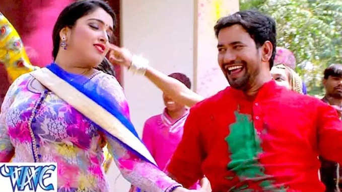 Bhojpuri Holi Song: आवा ऐ आम्रपाली होली में रंग डाली... भांग पीकर पीछे पड़े निरहुआ, 8 साल में 2 करोड़ 36 लाख बार देखा जा चुका है ये गाना