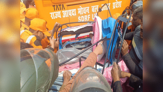 Lucknow Accident: SDRF की बस में जा घुसा ई-ऑटो रिक्शा, बुरी तरह फंस गया ड्राइवर
