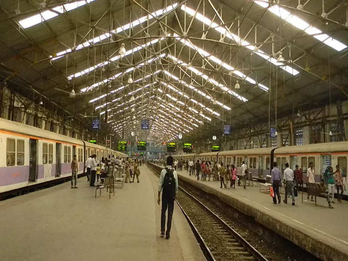 चर्चगेट रेलवे स्‍टेशन, मुंबई 