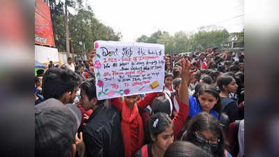 बिहार इंटर रिजल्ट से पहले पटना में उमड़ा छात्रों का जनसैलाब, इस फैसले पर जताया विरोध