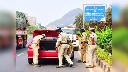 విజయవాడ: కారును ఆపిన పోలీసులు.. లోపల చెక్ చేస్తే కళ్లు చెదిరేలా 