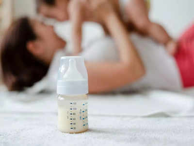 डॉक्‍टर ने प्‍लास्टिक की बाेतल में दूध पिलाने को बताया जहर, कहा कमजोर हो जाएगा बच्‍चे का दिमाग