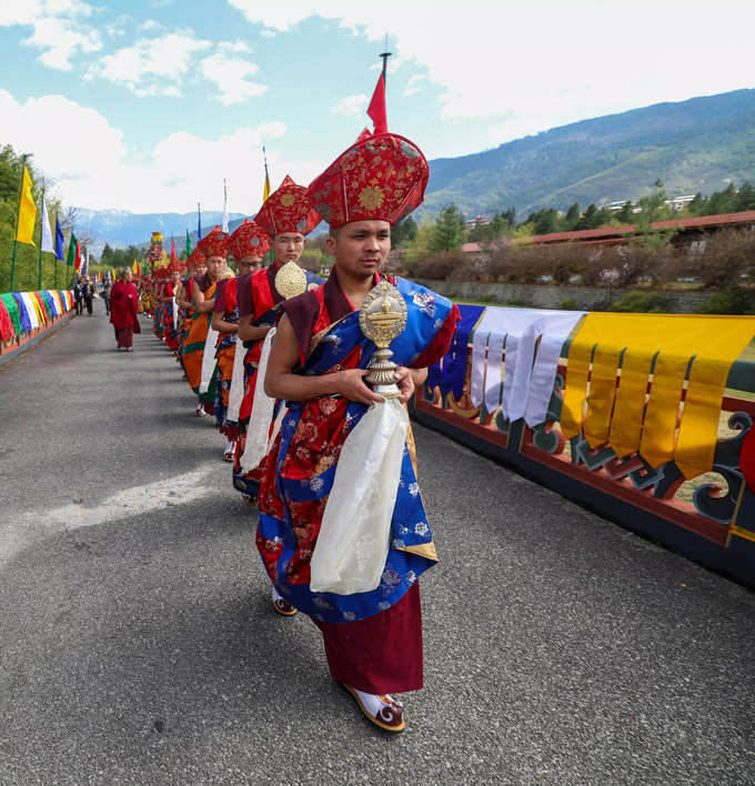 பூடான் மன்னர் ஜிக்மே கேசர் நம்கெல் வாங்சுக்கை பிரதமர் மோடி சந்தித்தார்.