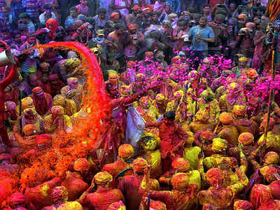 Holi Festival: होली के त्योहार में भी महंगाई से मुक्ति नहीं, जानिए किस रेट पर मिल रहे हैं होली के सामान