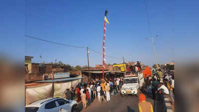 हमीरपुर: बुंदेलखंड के एक गांव में आठवें दिन मनाई जाती है होली, सैकड़ों साल पुरानी इस परंपरा की वजह जानिए