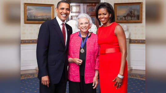 मिशेल ओबामा बेटियों से करवाती हैं घर का सारा काम, खुद रहती हैं दूर
