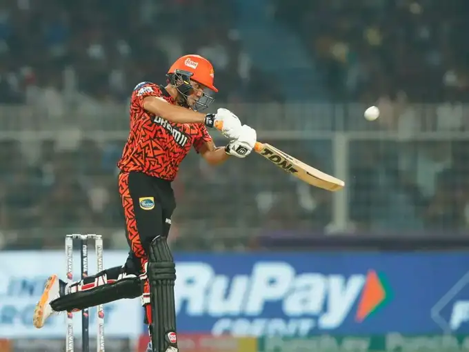 ट्रेविस हेड