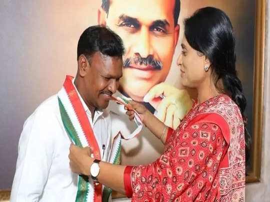 ఏపీ డిప్యూటీ సీఎంకు షాకిచ్చిన మేనల్లుడు.. షర్మిల సమక్షంలో కాంగ్రెస్‌లో చేరిక