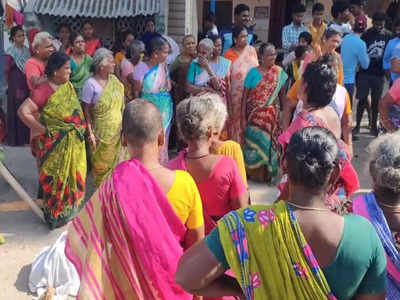 விழுப்புரம்: ஜானகிபுரம் ரயில்வே கேட்டை திறக்க வலியுறுத்தி பெண்கள் போராட்டம்!