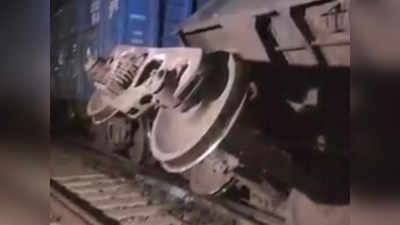 झांसी रेलवे स्टेशन पर ट्रेन का डिब्बा पटरी से उतरा, बचाव कार्य जारी