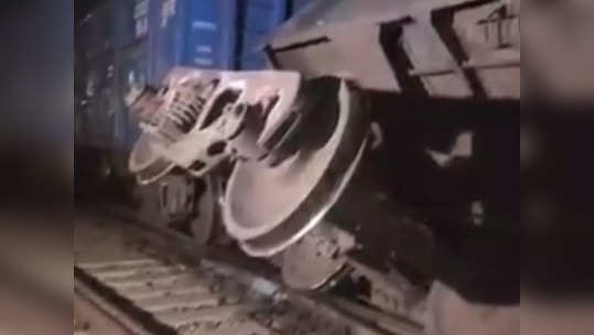 झांसी रेलवे स्टेशन पर ट्रेन का डिब्बा पटरी से उतरा, बचाव कार्य जारी