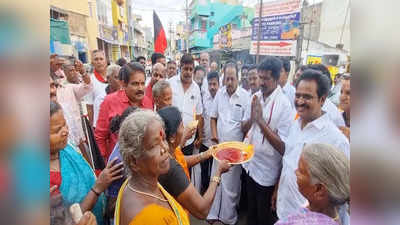 காஞ்சிபுரம் தனி நாடாளுமன்ற தொகுதி திமுக வேட்பாளர் தீவிர வாக்கு சேகரிப்பு! ஆரத்தி எடுத்து வரவேற்ற பெண்கள்!