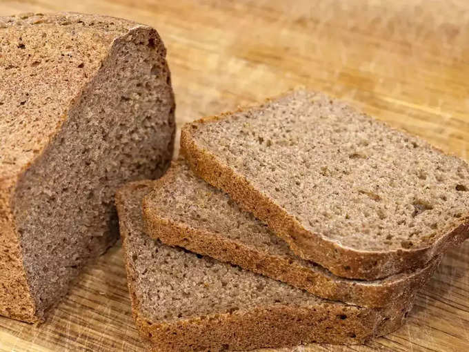 दोनों ब्रेड की सामग्री में अंतर