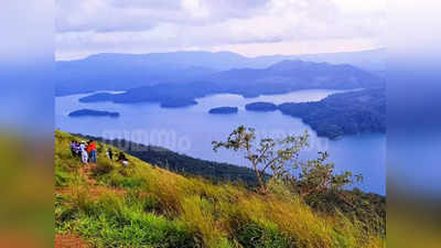 മഴയെത്തി, മഞ്ഞുമൂടി കാൽവരി മൗണ്ട്; എന്തൊരു കാഴ്ചയാണിത്, ദൂരെ ഇടുക്കി ഡാം