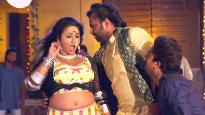 Bhojpuri Dance: रानी चटर्जी का सबसे बेहतरीन भोजपुरी आइटम डांस, बदमाशों की महफिल में हुस्‍न से लगाई थी आग