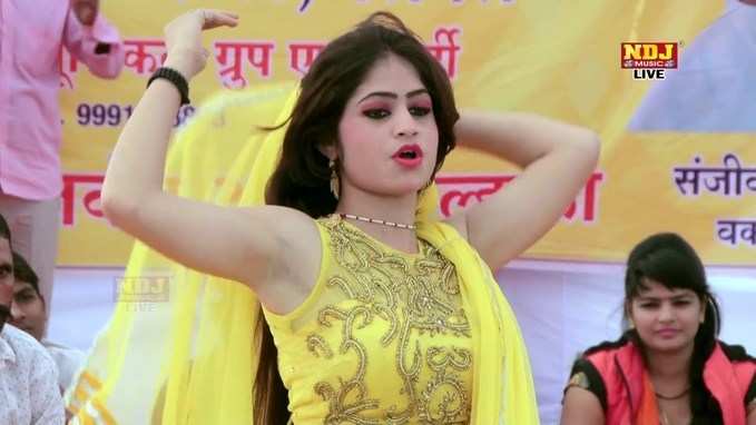 Bhojpuri Stage Dance: पीले घाघरा-चोली में मानवी ने किया स्टेज पर ऐसा कमरतोड़ डांस, सपना चौधरी भी हो गईं फेल