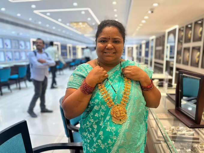 Kumari Aunty gold Shopping