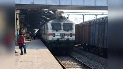 Indian Railway: बे-टिकट वालों से मालामाल हो गया रेलवे, प्रयागराज मंडल में हुई वसूली से आंखें फट जाएंगी