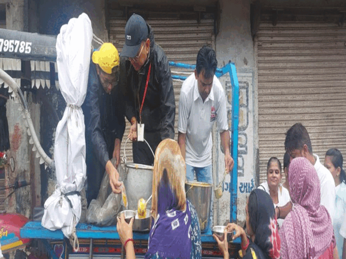 ​मुंबई की झुग्गी-झोपड़ियों में मुस्कान​