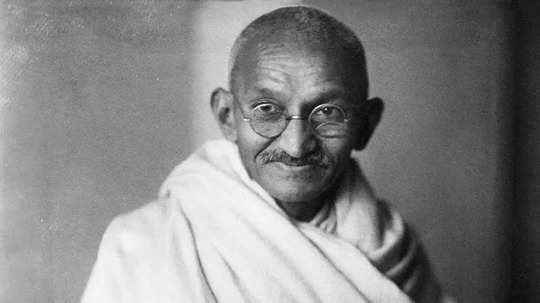 महात्मा गांधी की बनाई संस्था ने जानबूझकर किया हिंदू पूजा से किनारा? उठे सवाल तो पोती ने दिया जवाब