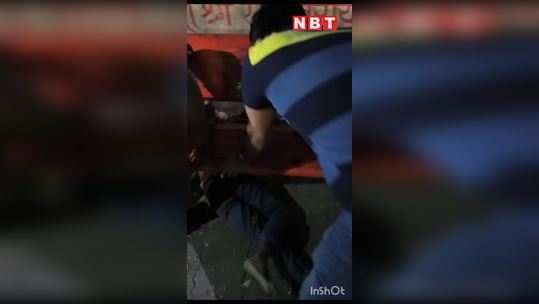 young man neck stuck in a park bench in kanpur