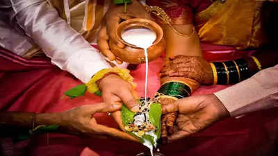 हिंदू विवाहात कन्यादान नव्हे, तर सप्तपदी आवश्यक विधी, हायकोर्टाने असं का म्हटलं? जाणून घ्या प्रकरण