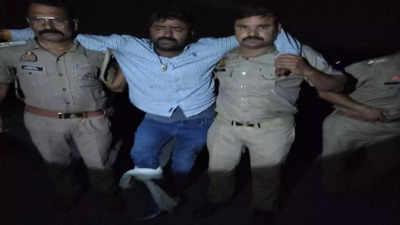 सुल्तानपुर में विजय सिंह को मारने वाला शूटर दबोचा गया, पुलिस मुठभेड़ में पैर में लगी गोली, पिस्टल भी बरामद