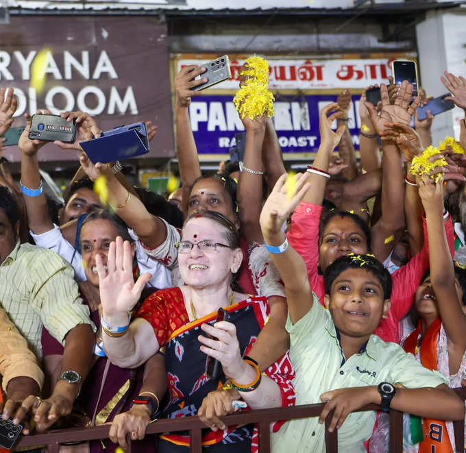 சில காலத்திற்கு முன்பு, இலகுவான வீடுகள் திட்டத்தின் ஒரு பகுதியாக கட்டப்பட்ட பல வீடுகள் திறக்கப்பட்டன, இதனால் பல விருப்பங்களுக்கு சிறகுகள் கிடைத்தன. 