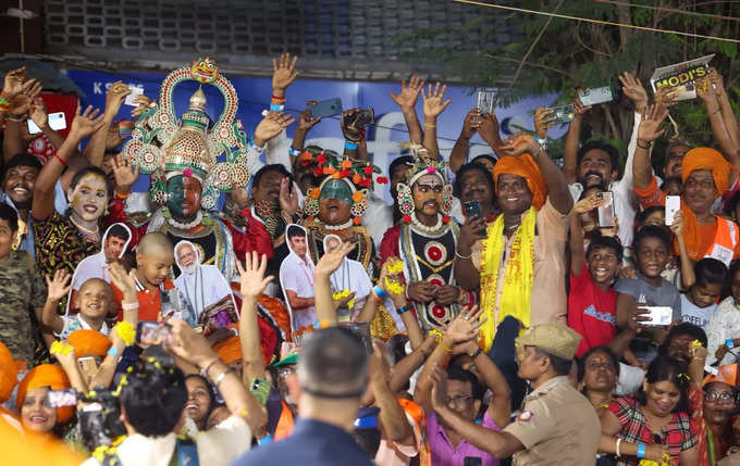 வரும் காலங்களில் எழும்பூர் ரயில் நிலையம் உட்பட இங்குள்ள ரயில் நிலையங்கள் புதுப்பிக்கப்படும்.