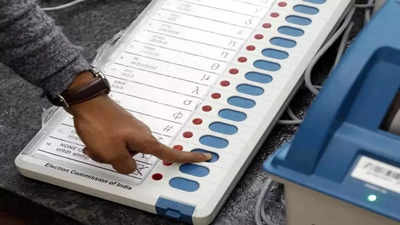 Lok Sabha Election Live: ಕೆಸಿಆರ್ ಪಕ್ಷದ ಅಭ್ಯರ್ಥಿ ಜತೆ ಸಭೆ: ತೆಲಂಗಾಣದಲ್ಲಿ 106 ಅಧಿಕಾರಿಗಳ ಅಮಾನತು