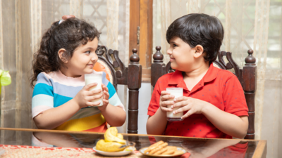 Ayurveda Food Combinations: बच्‍चों को दूध में मिलाकर कभी नहीं देनी चाहिए ये 2 चीजें, भुगतना पड़ सकता है नुकसान