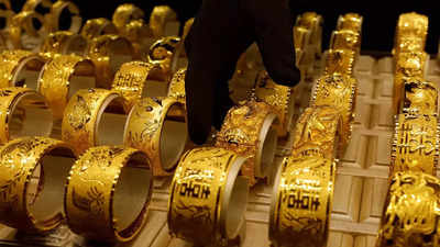 सोना ₹72,000 के करीब, खरीदारों के निकले पसीने, जानिए कहां तक जा सकती है कीमत